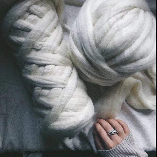 Chunky Yarn, Big Yarn, Giant Yarn Wool Merino Super Soft Natural White Wool Top Roving Fiber, Chunky Knit Blanket