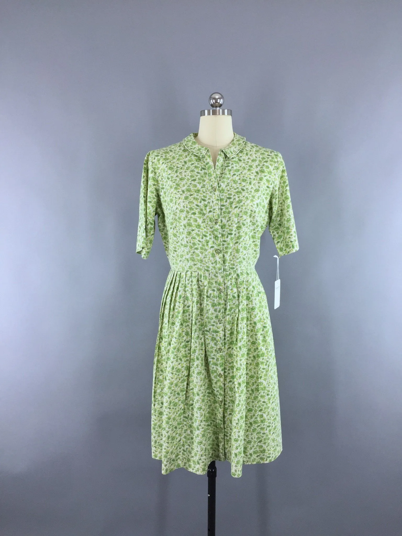 Vintage 1960s Day Dress / Green Floral Print Cotton