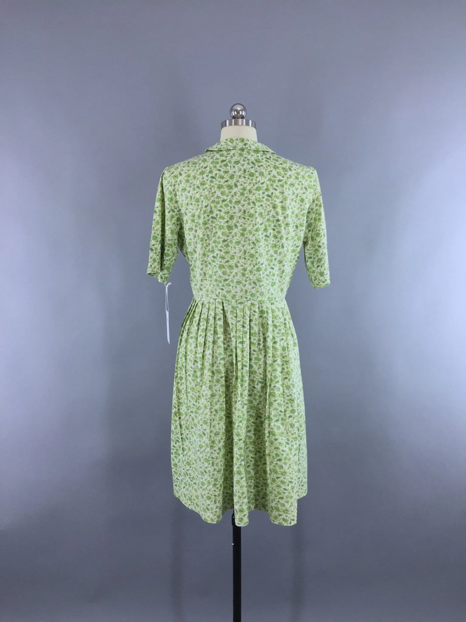 Vintage 1960s Day Dress / Green Floral Print Cotton
